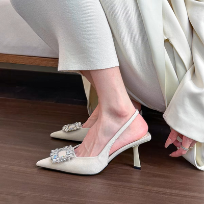 Shantel - Elegante spitz zulaufende High Heels mit Strasssteinen