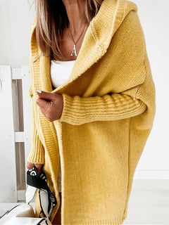 Vivi - Halblange Jacke mit Kapuze und regelmäßigen Nähten in Gelb
