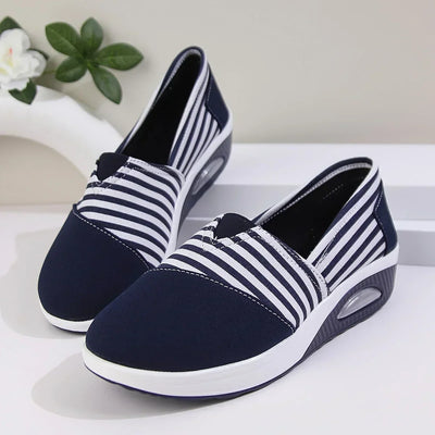 Tasha - Bequeme orthopädische Schlupf Auf Turnschuh Mit Streifen