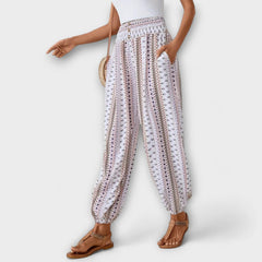 Scarletta – Weite Hose mit Ethno-Muster in Weiß