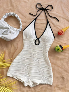 Damen Badeanzug mit Halterneck und Wellenmuster – Eleganter Vintage-Stil für Strand und Pool in Weiß