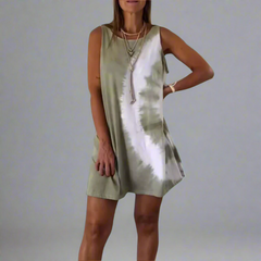 Josina | Stylisches Minikleid mit Farbverlauf in Dunkelkhaki mit geometrischem Blumenmuster
