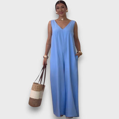 Aubrine – Fließender Jumpsuit mit V-Ausschnitt in Blau