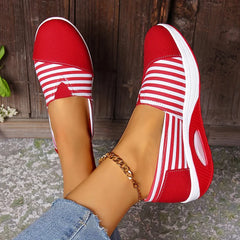 Tasha - Bequeme orthopädische Schlupf Auf Turnschuh Mit Streifen in Rot