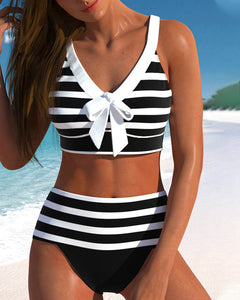 Eleganter farbenfroher Sommerbikini in Schwarz