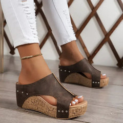 Oshae - Stützende Sandalen in Braun