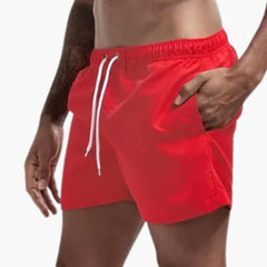 Schnelltrocknende Badehose - für Herren mit sportlichem Look in Rot