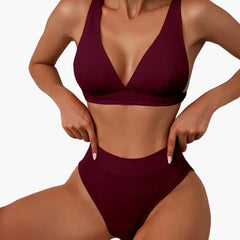 Geripptes Damen-Bikini-Set mit breiten Trägern für den Sommer in Weinrot