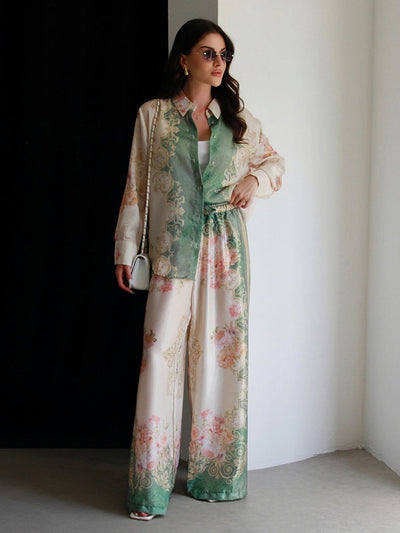 Vollständiges Satinierter Barock – Blumenhemd und breite Beinhose