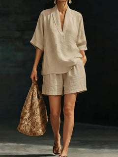 Yamina - Soft-Touch-Set aus V-Ausschnitt-Top und Shorts in Khaki