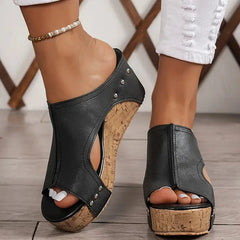 Oshae - Stützende Sandalen in Schwarz