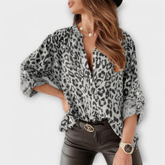 Modische Bluse mit Leopardenmuster in Silber