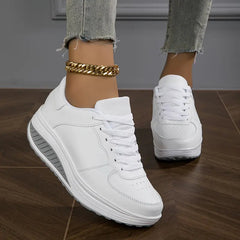 Sable - Plateau-Sneaker mit Schnürung in bequemer Passform in Weiß