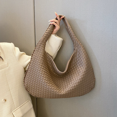 Estelle - Große handgewebte Schultertasche für Damen in Khaki