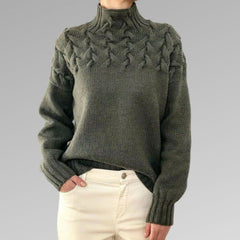 Rollkragenpullover mit Twist-Details – Elegante Wärme mit moderner Raffinesse in Oliv