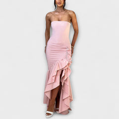 Zuri - Asymmetrisches Off-Shoulder Maxi-Kleid in Slim Fit in Pink