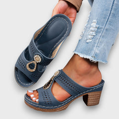 Elvanna – Elegante Sommerschuhe mit Schmuckdetail in Blau
