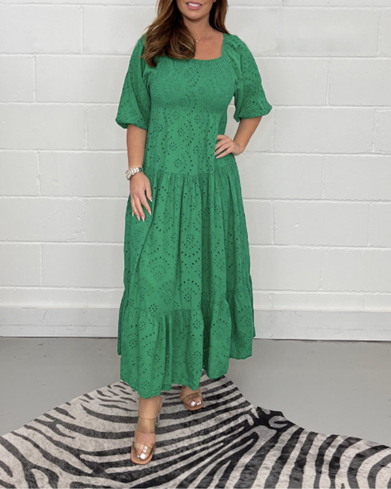 Adelheid - Einfarbiges, hohles Kleid mit eckigem Kragen