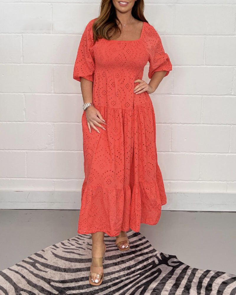 Adelheid - Einfarbiges, hohles Kleid mit eckigem Kragen