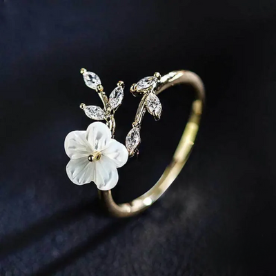 Antonia - Floraler Ringzauber