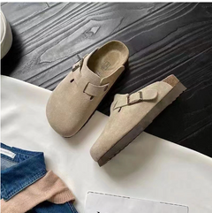 Boston - Wildleder-Schlupfclogs mit verstellbarer Schnalle in Grau