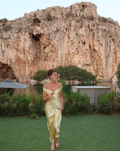 LEA | LANGES RÜCKENFREIES KLEID AUS SATIN