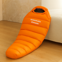 Arlo | Winterschlafsack für extreme Kälte in Orange