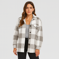 Clara | Stilvolle Strickjacke für Damen mit Knöpfen in Hellgrau