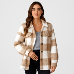 Clara | Stilvolle Strickjacke für Damen mit Knöpfen in Hellbraun