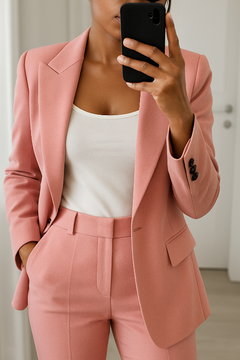 Eleganter Damenanzug für formelle Anlässe – Maßgeschneiderter Blazer mit mittelhoher Hose in Rosa
