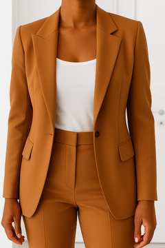Eleganter Damenanzug für formelle Anlässe – Maßgeschneiderter Blazer mit mittelhoher Hose in Braun