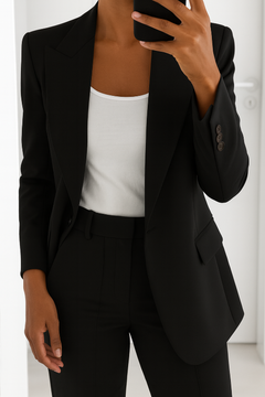 Eleganter Damenanzug für formelle Anlässe – Maßgeschneiderter Blazer mit mittelhoher Hose in Schwarz