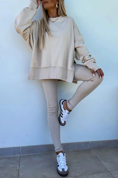 JOHANNA - SET AUS SWEATSHIRT UND LEGGINGS IN ÜBERGRÖSSE in Beige