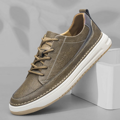 Klassische Leder-Sneakers in Olivbraun