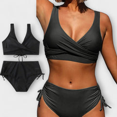 Irena - Elegante und schmeichelhafte zweiteilige Bikini in Schwarz