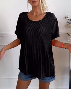Ally - Einfarbige plissierte bluse mit rundhalsausschnitt in Schwarz