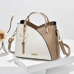 Elegante Damen-Schultertasche aus stilvollem Leder in Weiß / Braun