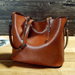 Elegante Damen-Umhängetasche aus funktionalem Leder in Braun