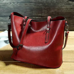 Elegante Damen-Umhängetasche aus funktionalem Leder in Rot