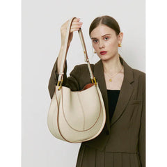 Elegante, runde Damen-Schultertasche aus Leder in Weiß