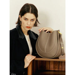 Elegante, runde Damen-Schultertasche aus Leder in Grau