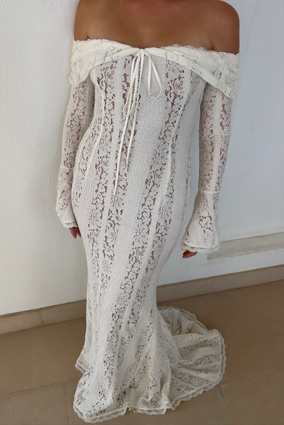 Yara | Schulterfreies Spitze Maxikleid