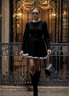 Everly | Spitzen-Minikleid mit hohem Bund in Schwarz
