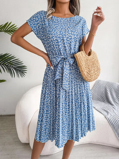 Pepper - Plisseekleid mit Blumenmuster in Blau
