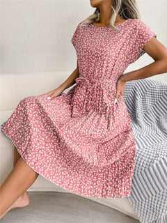 Pepper - Plisseekleid mit Blumenmuster in Rosa