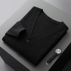 Lucian – Die stilvolle & vielseitige Herren-Strickjacke in Schwarz