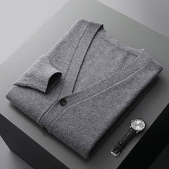 Lucian – Die stilvolle & vielseitige Herren-Strickjacke in Dunkelgrau