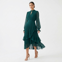 Kiana - Skulpturales Plissee-Abendkleid in Grün