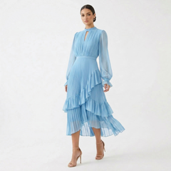Kiana - Skulpturales Plissee-Abendkleid in Hellblau