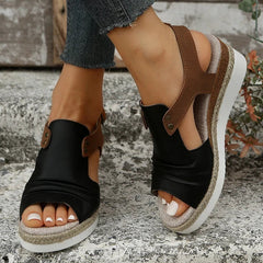 Tara - Sandalen mit Keilabsatz in Schwarz